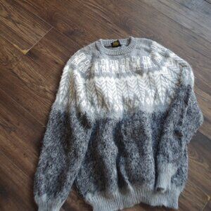Beautiful Vintage 100% Alpaca Sweater
